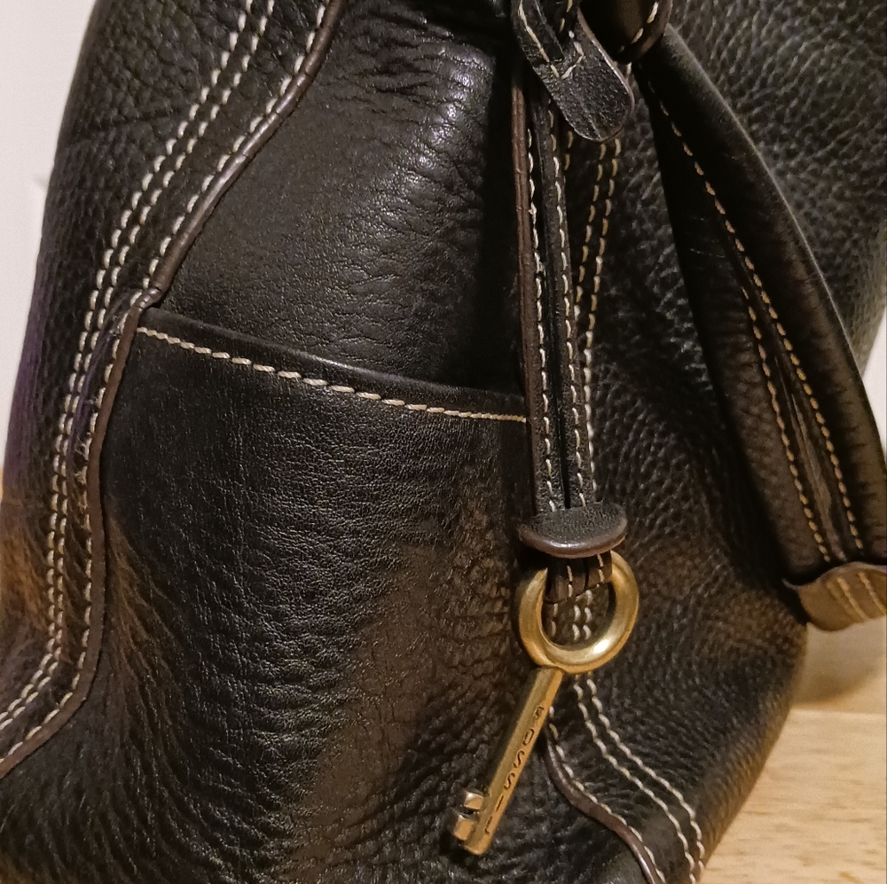 Fossil Vintage Black Pebbled Leather Shoulder Bag 75082 Key Charm Snap Closure - Picture 12 of 12